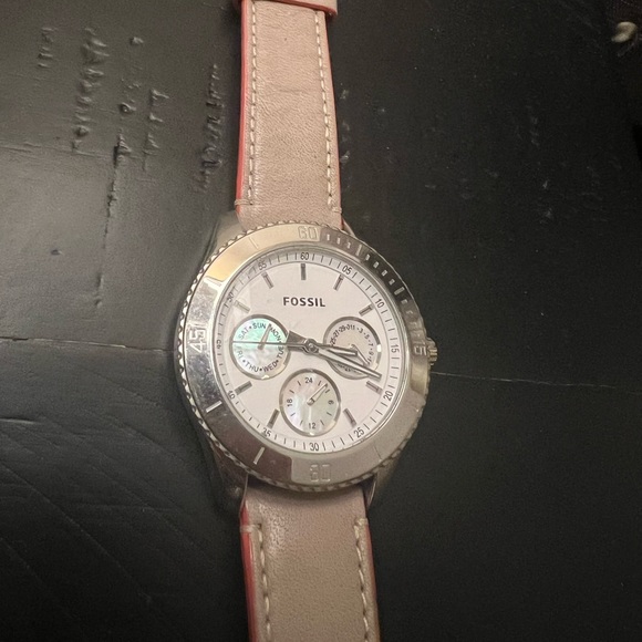 Fossil Watch with Interchangeable Bands - Picture 2 of 5